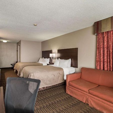 Quality Inn & Suites Lawrence - University Area Eksteriør billede