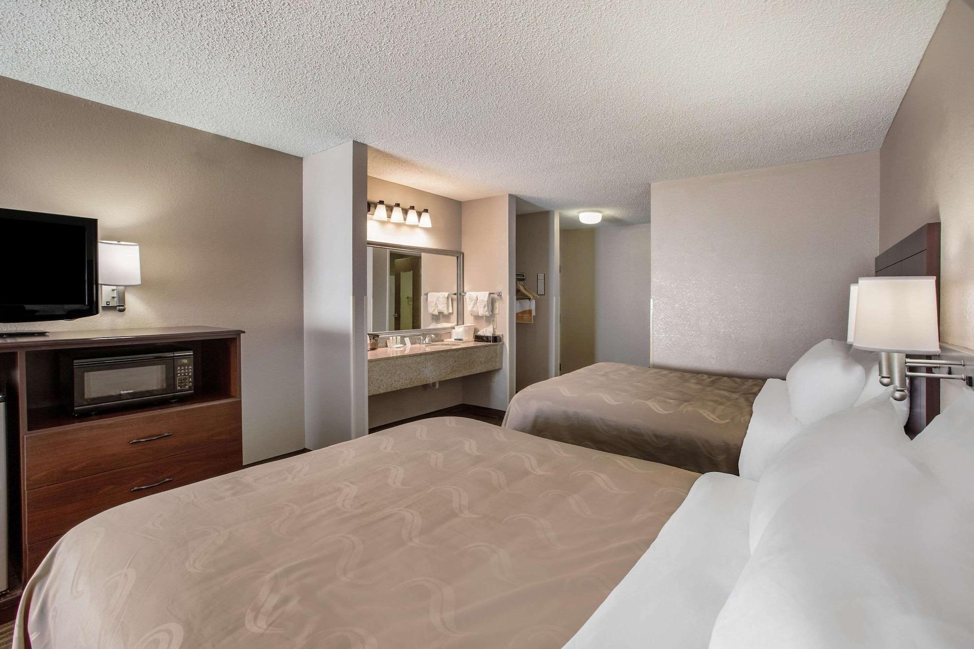 Quality Inn & Suites Lawrence - University Area Eksteriør billede