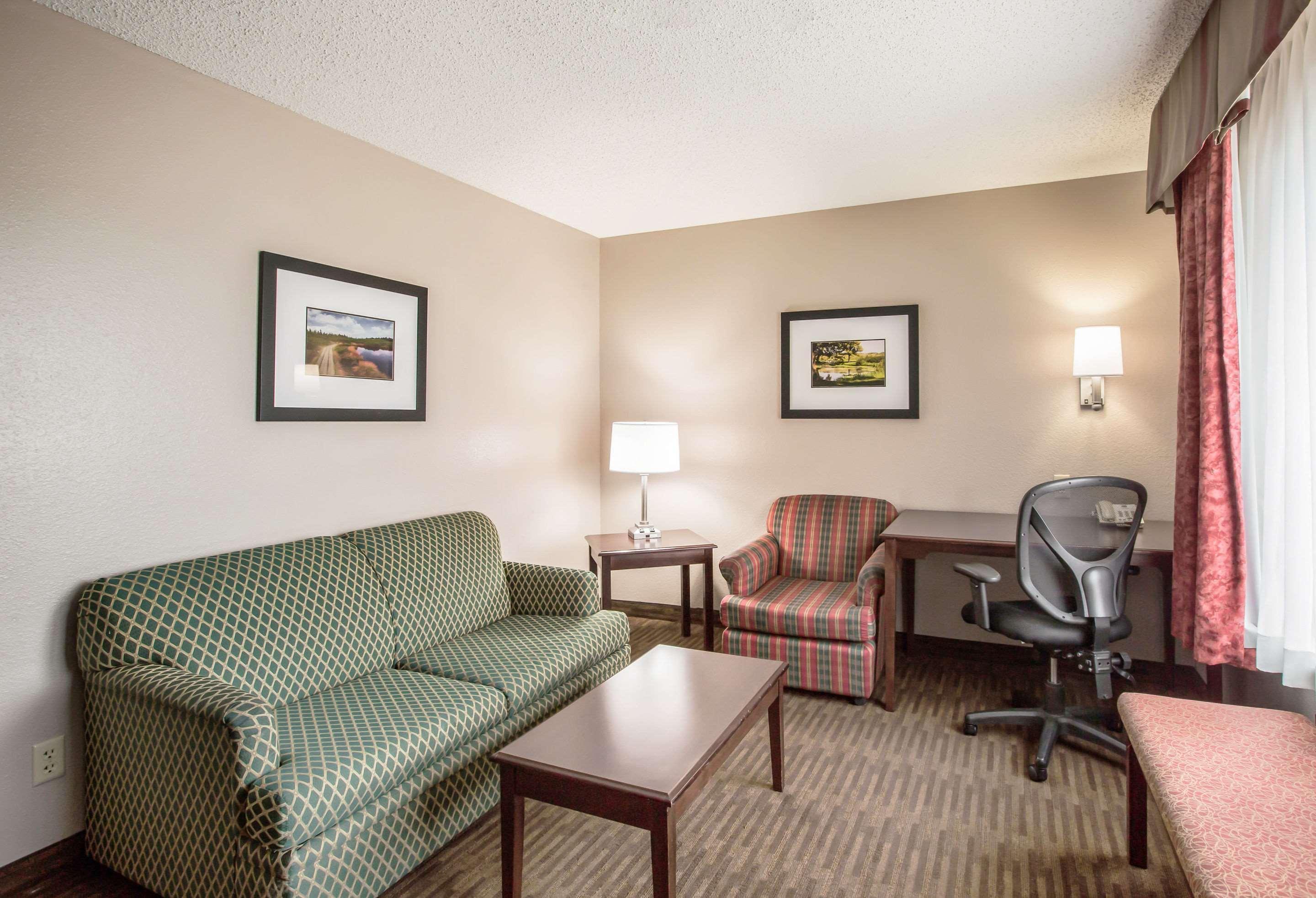 Quality Inn & Suites Lawrence - University Area Eksteriør billede