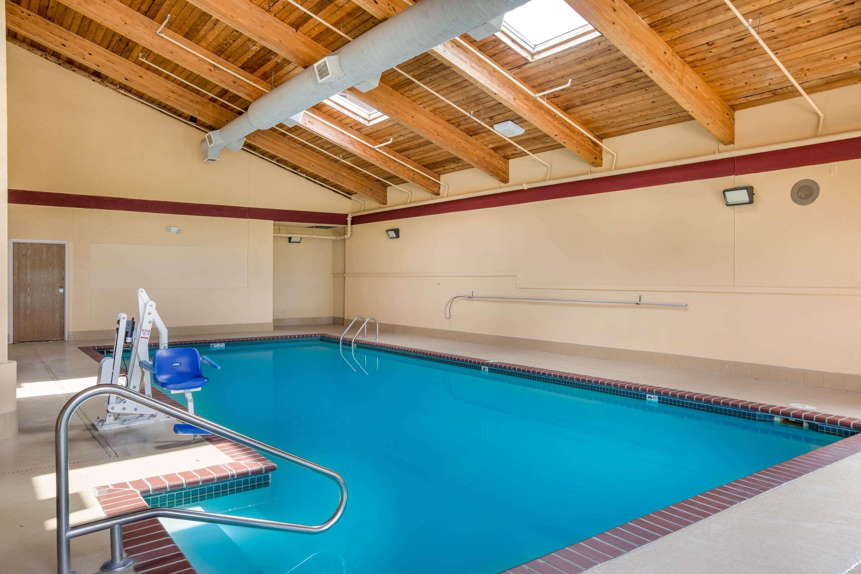 Quality Inn & Suites Lawrence - University Area Eksteriør billede