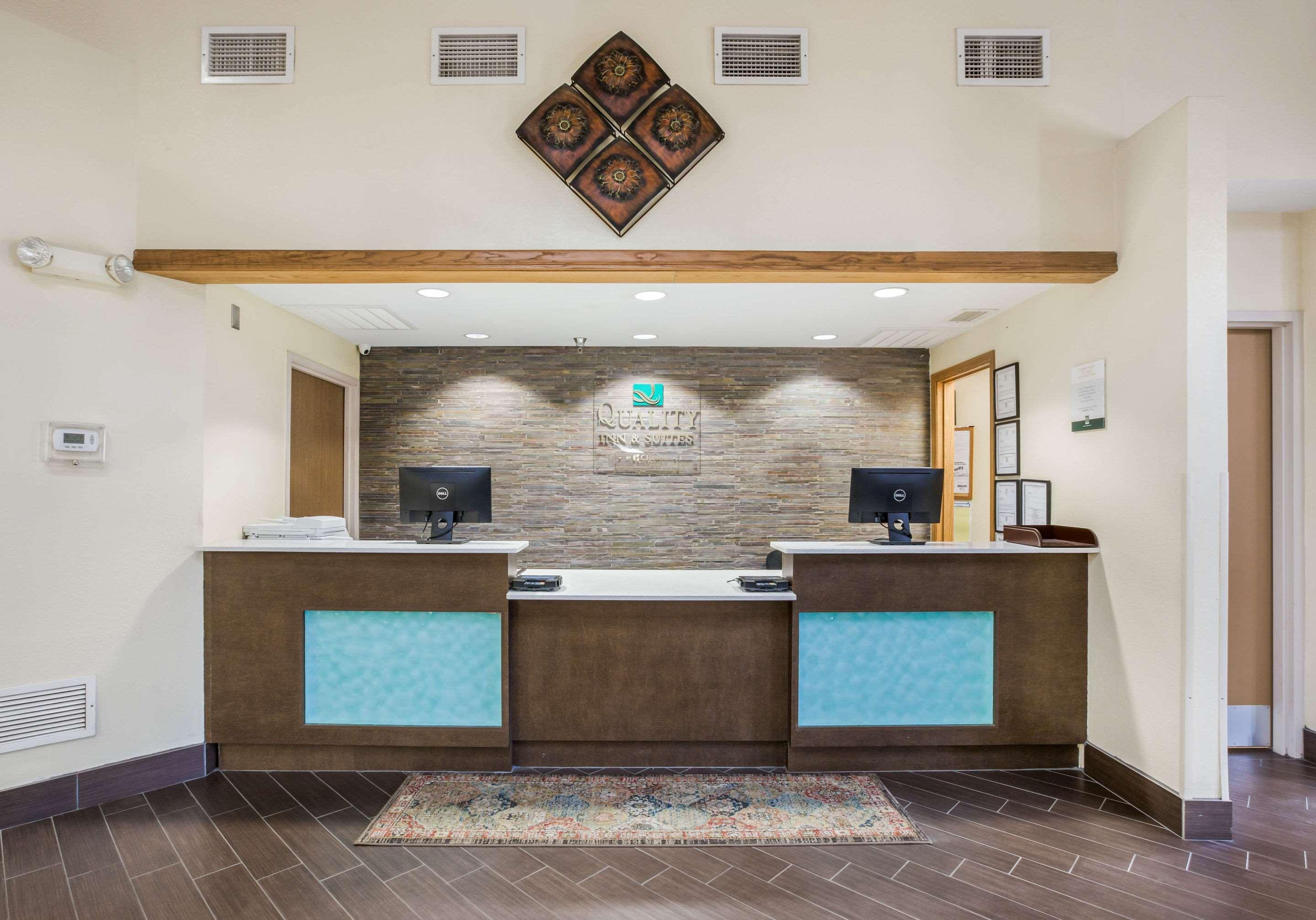 Quality Inn & Suites Lawrence - University Area Eksteriør billede