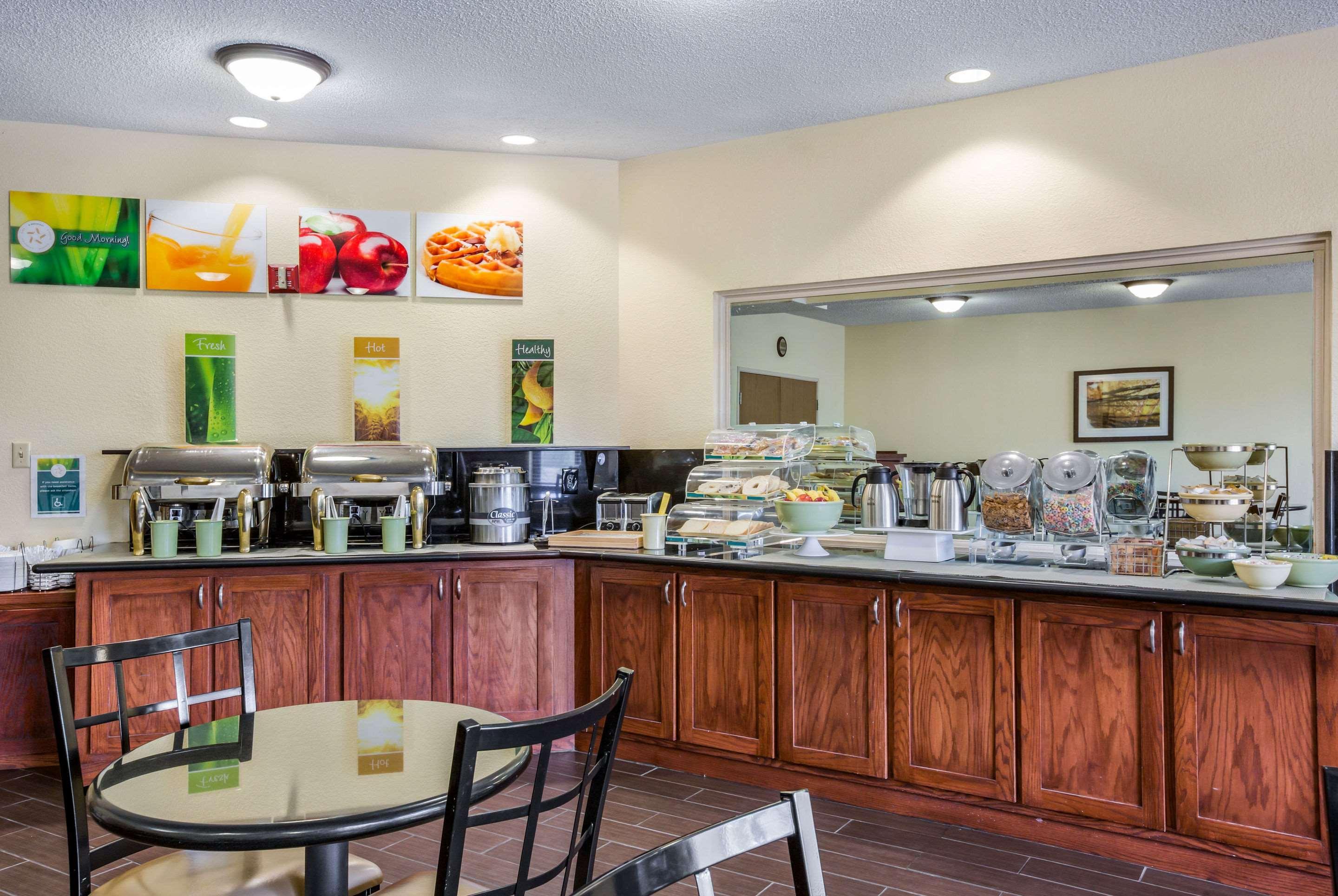 Quality Inn & Suites Lawrence - University Area Eksteriør billede