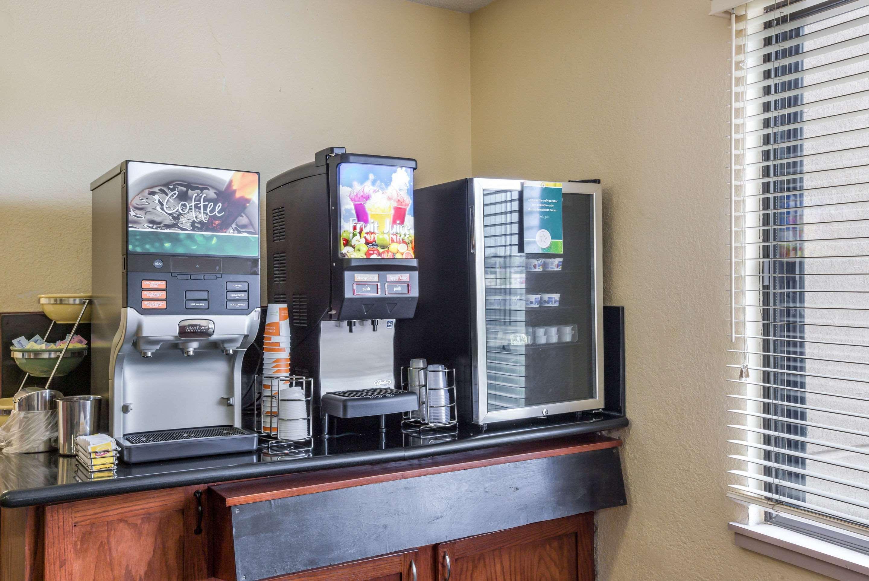 Quality Inn & Suites Lawrence - University Area Eksteriør billede