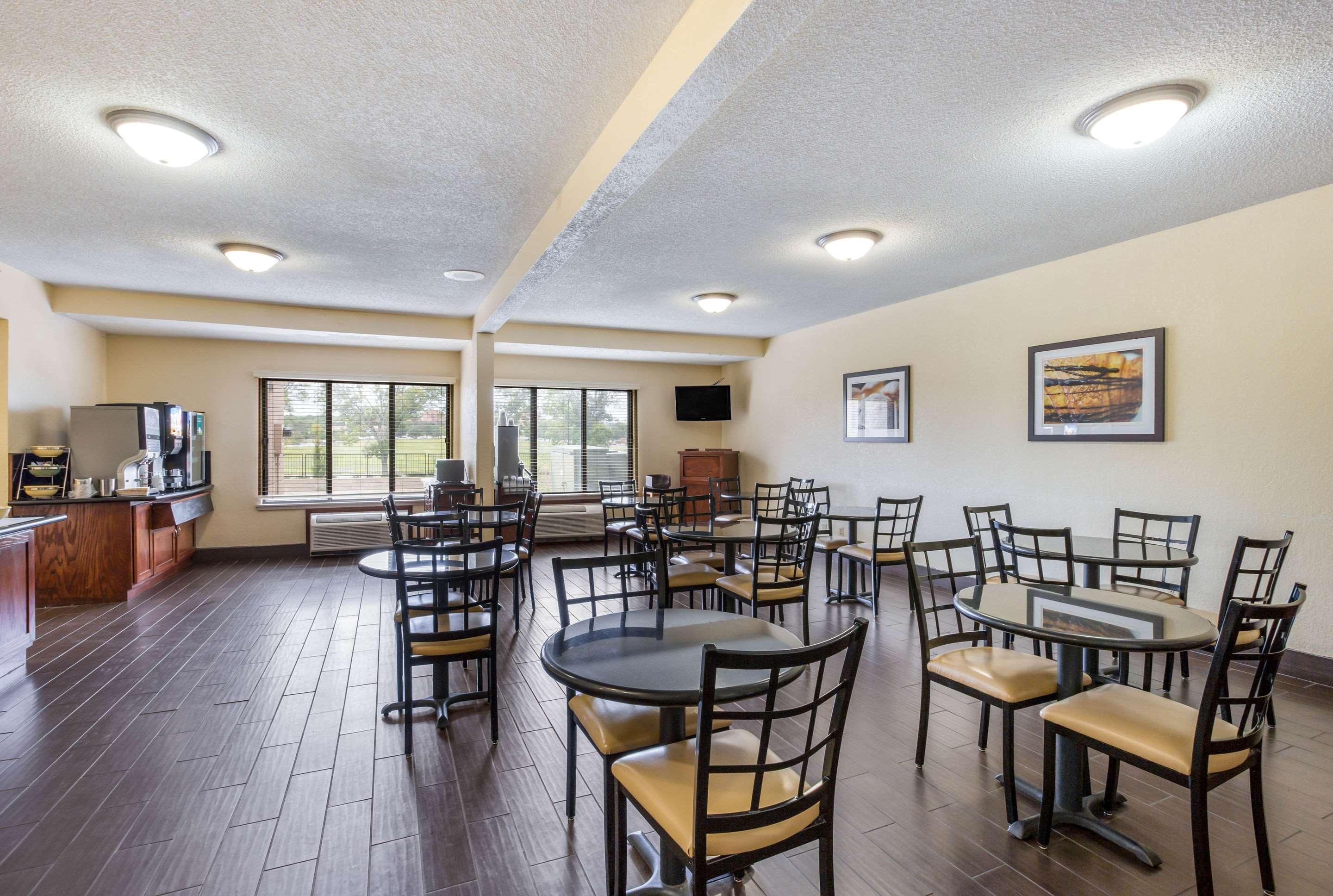 Quality Inn & Suites Lawrence - University Area Eksteriør billede
