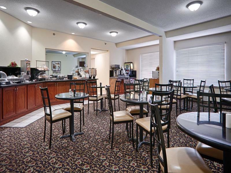 Quality Inn & Suites Lawrence - University Area Eksteriør billede
