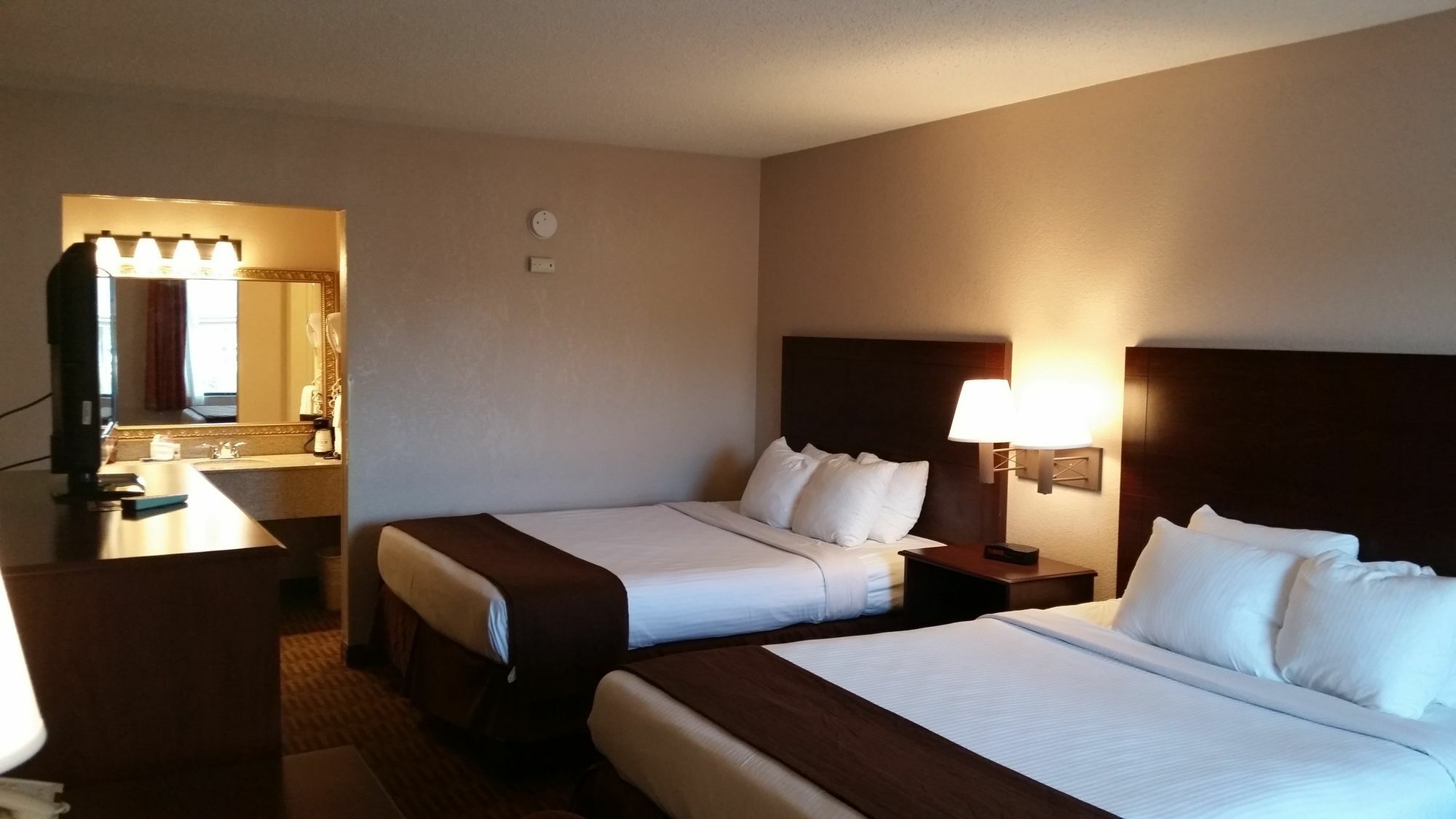 Quality Inn & Suites Lawrence - University Area Eksteriør billede