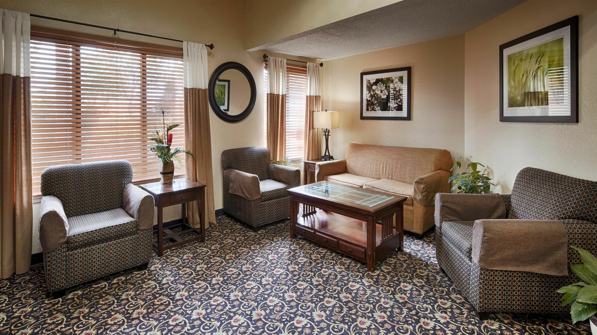 Quality Inn & Suites Lawrence - University Area Eksteriør billede