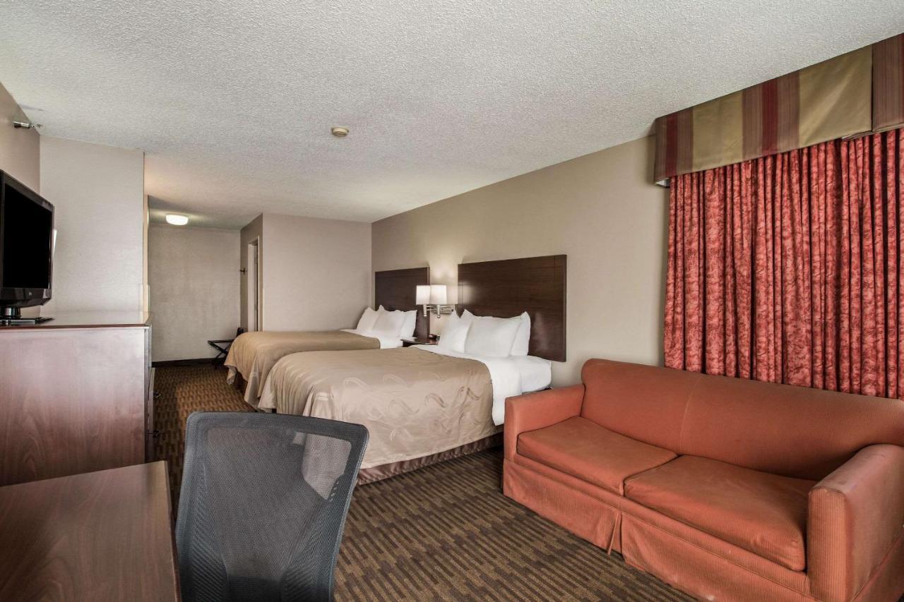 Quality Inn & Suites Lawrence - University Area Eksteriør billede